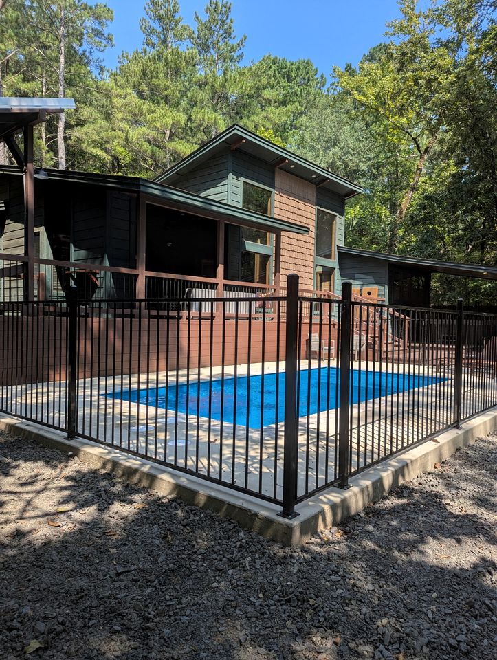 Pet Friendly Paradise in the Southern Hills of Hochatown, Oklahoma, Perfect for a Weekend Escape