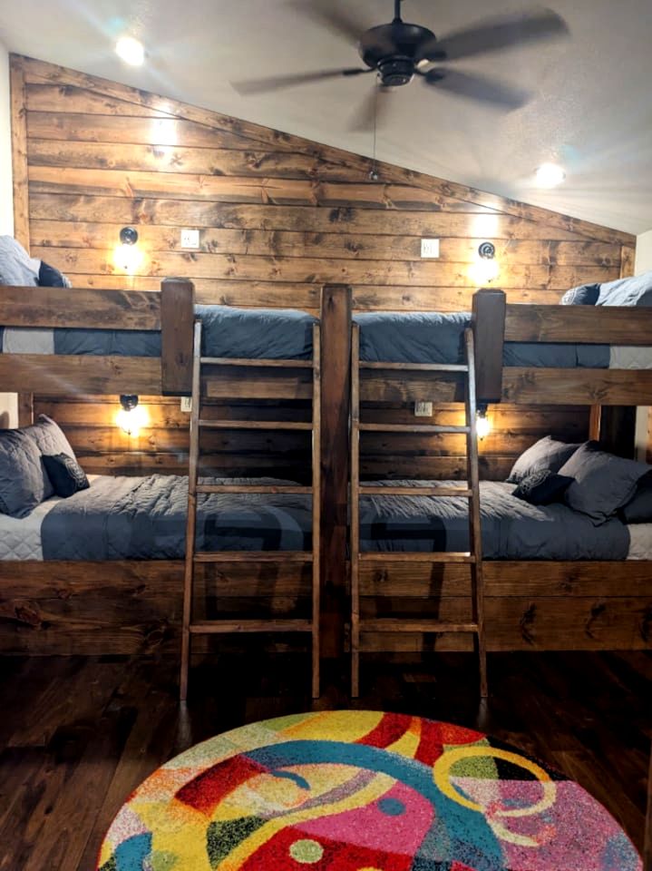 Pet Friendly Paradise in the Southern Hills of Hochatown, Oklahoma, Perfect for a Weekend Escape