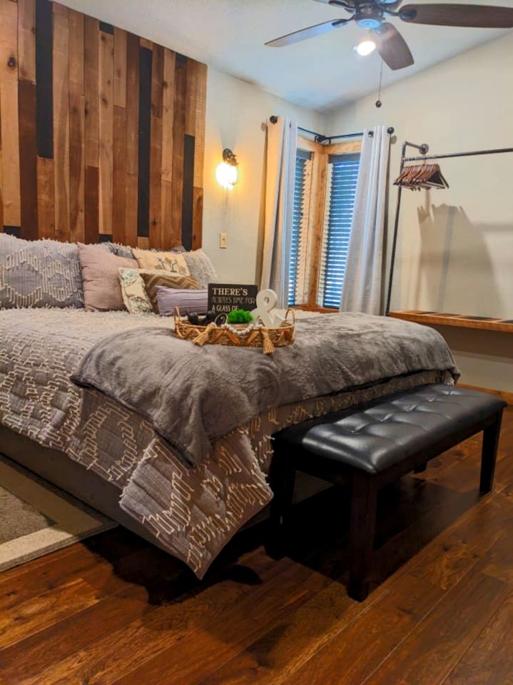 Pet Friendly Paradise in the Southern Hills of Hochatown, Oklahoma, Perfect for a Weekend Escape