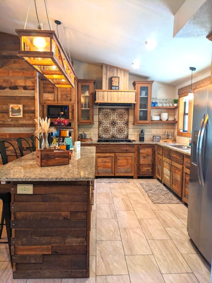 Pet Friendly Paradise in the Southern Hills of Hochatown, Oklahoma, Perfect for a Weekend Escape