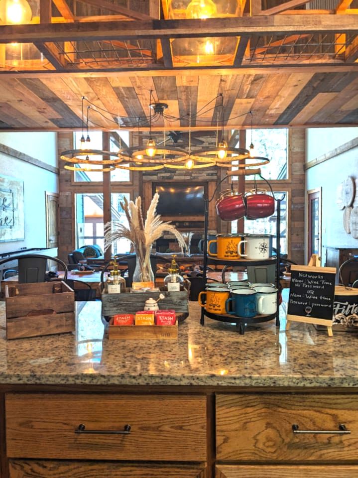 Pet Friendly Paradise in the Southern Hills of Hochatown, Oklahoma, Perfect for a Weekend Escape