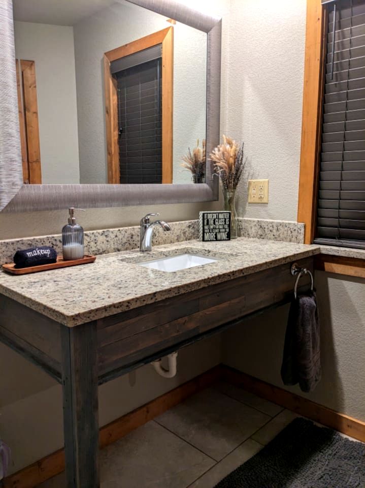 Pet Friendly Paradise in the Southern Hills of Hochatown, Oklahoma, Perfect for a Weekend Escape