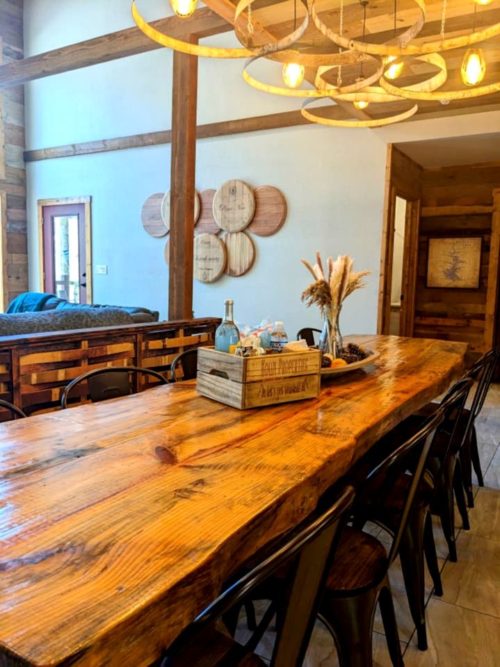 Pet Friendly Paradise in the Southern Hills of Hochatown, Oklahoma, Perfect for a Weekend Escape