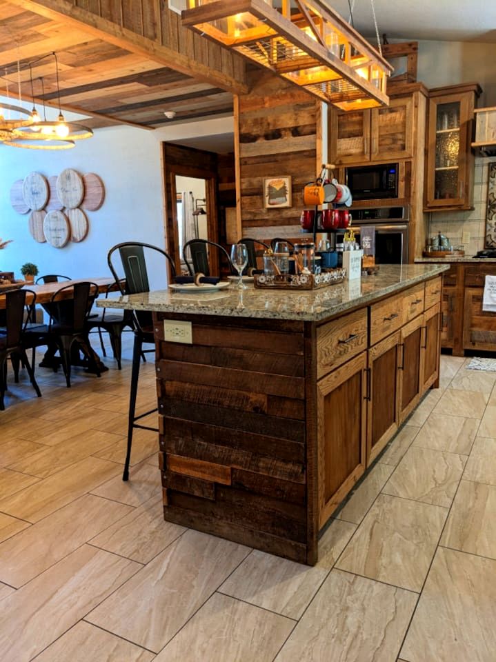 Pet Friendly Paradise in the Southern Hills of Hochatown, Oklahoma, Perfect for a Weekend Escape