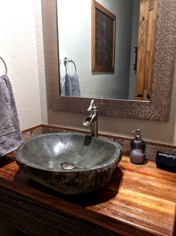 Pet Friendly Paradise in the Southern Hills of Hochatown, Oklahoma, Perfect for a Weekend Escape