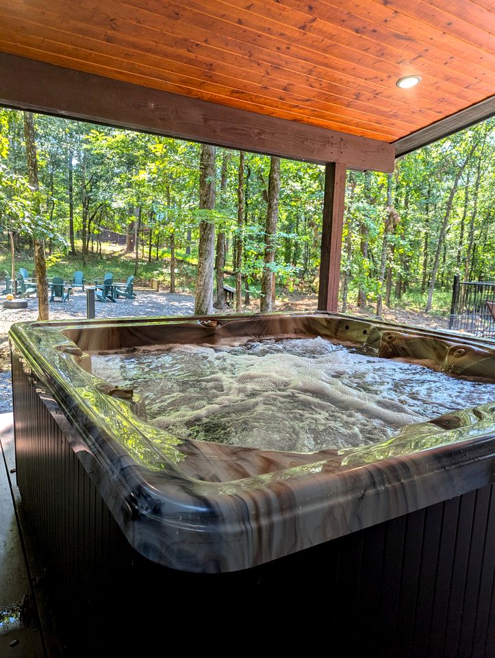 Pet Friendly Paradise in the Southern Hills of Hochatown, Oklahoma, Perfect for a Weekend Escape