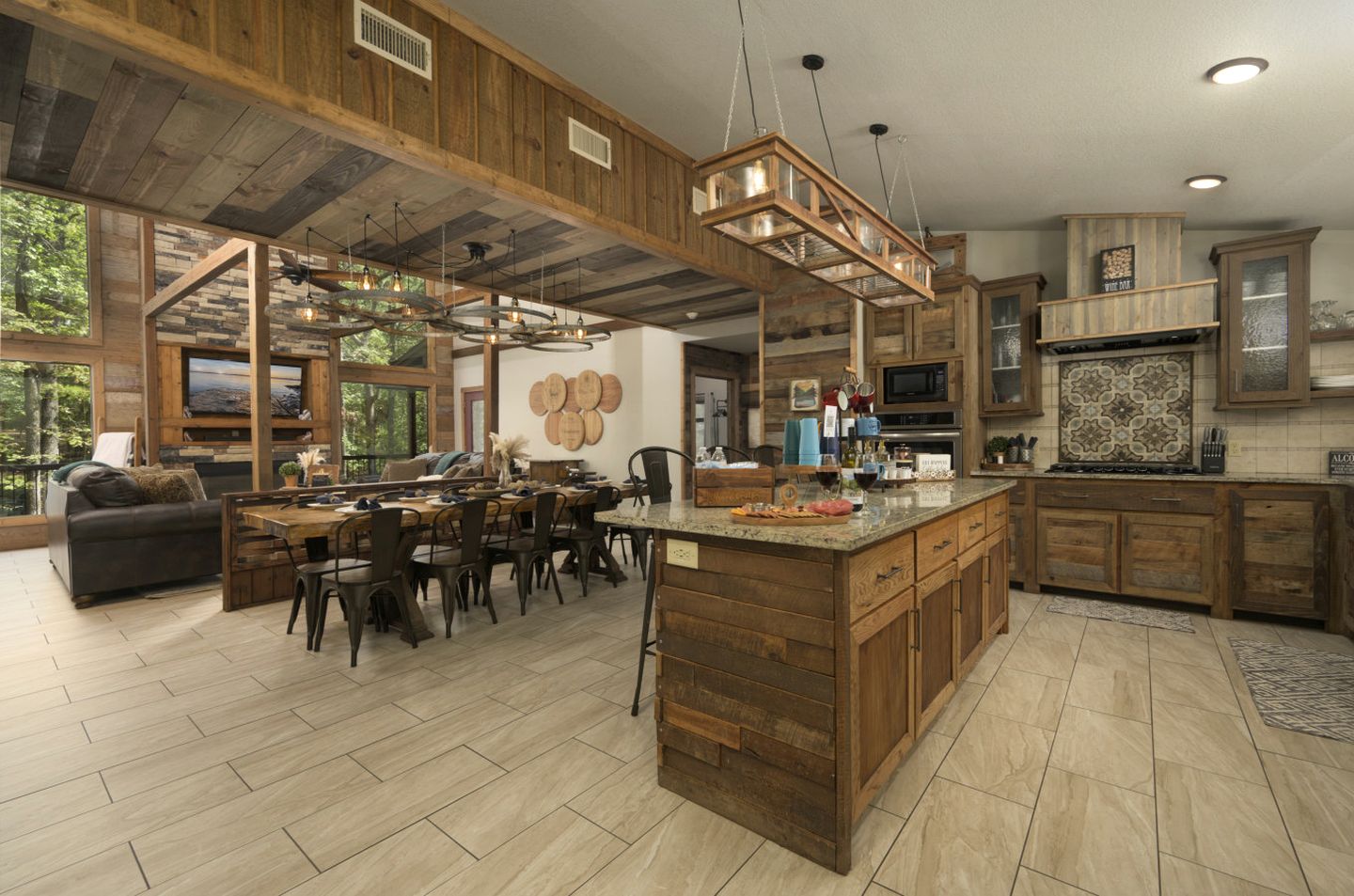 Pet Friendly Paradise in the Southern Hills of Hochatown, Oklahoma, Perfect for a Weekend Escape