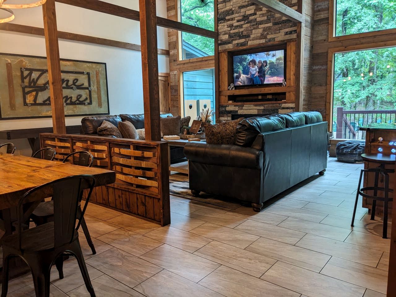 Pet Friendly Paradise in the Southern Hills of Hochatown, Oklahoma, Perfect for a Weekend Escape