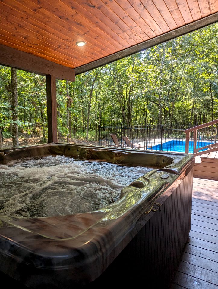 Pet Friendly Paradise in the Southern Hills of Hochatown, Oklahoma, Perfect for a Weekend Escape