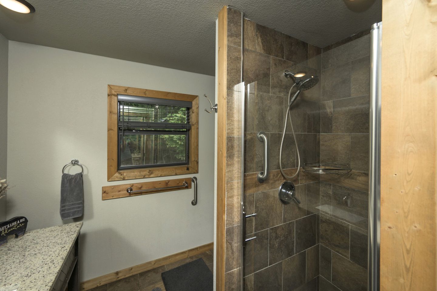 Pet Friendly Paradise in the Southern Hills of Hochatown, Oklahoma, Perfect for a Weekend Escape