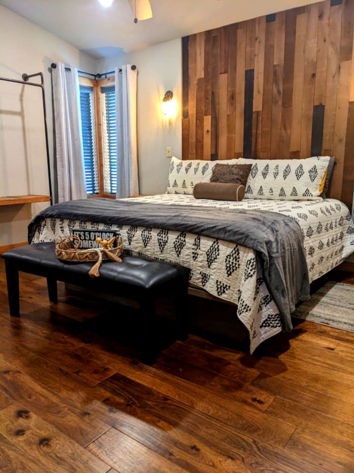 Pet Friendly Paradise in the Southern Hills of Hochatown, Oklahoma, Perfect for a Weekend Escape
