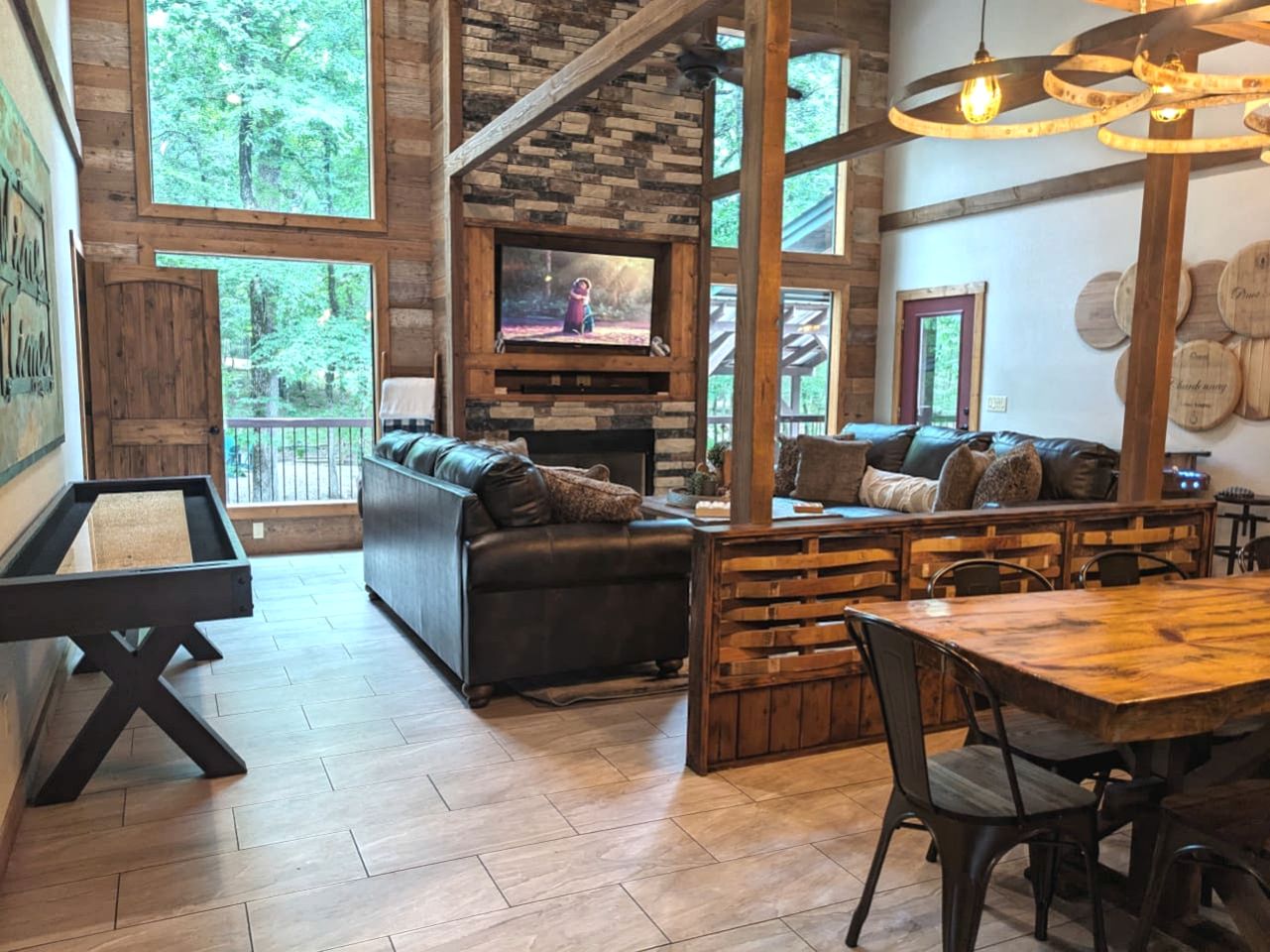 Pet Friendly Paradise in the Southern Hills of Hochatown, Oklahoma, Perfect for a Weekend Escape