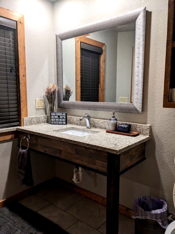 Pet Friendly Paradise in the Southern Hills of Hochatown, Oklahoma, Perfect for a Weekend Escape