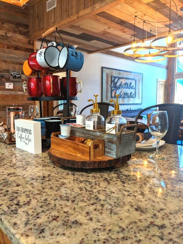 Pet Friendly Paradise in the Southern Hills of Hochatown, Oklahoma, Perfect for a Weekend Escape