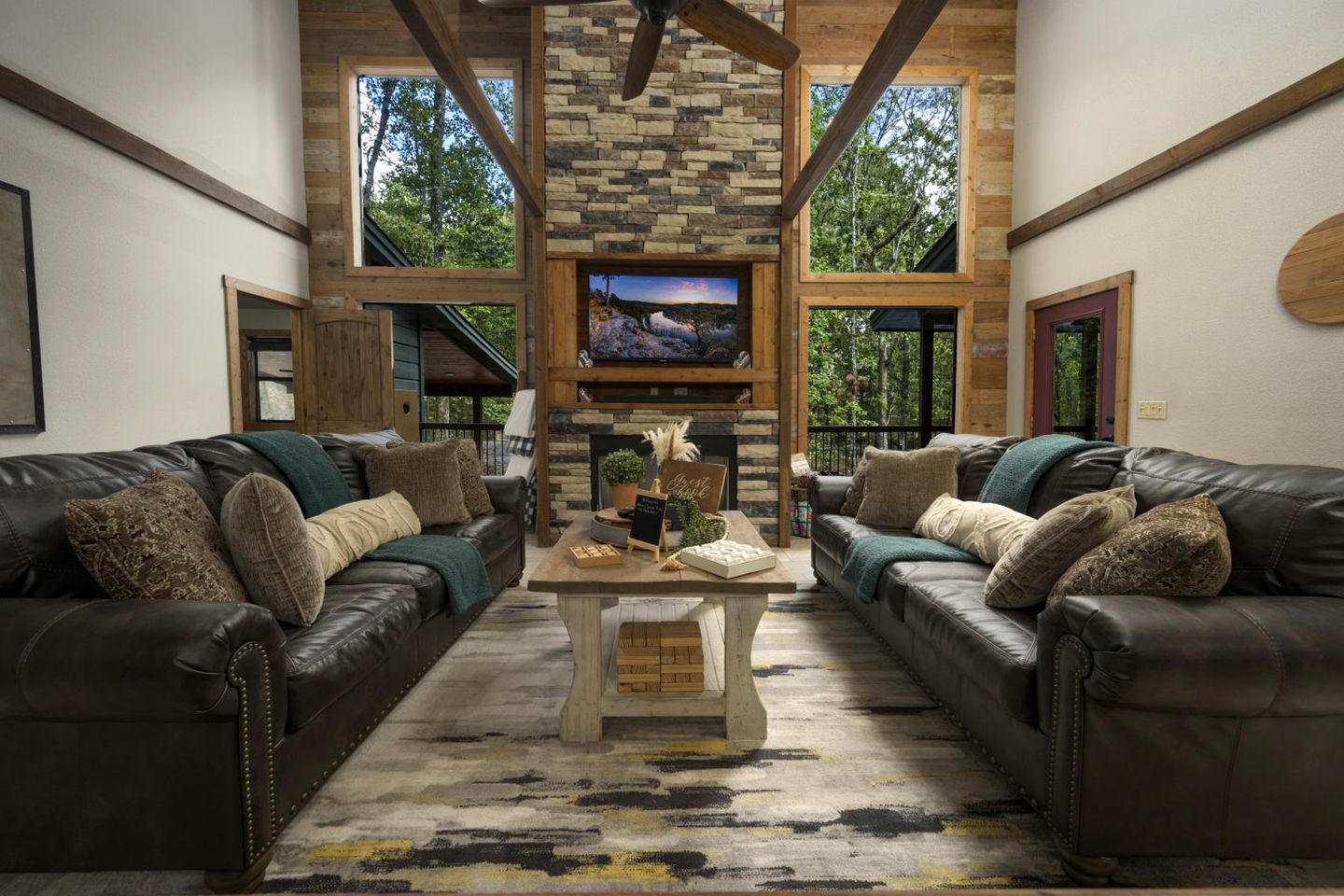 Pet Friendly Paradise in the Southern Hills of Hochatown, Oklahoma, Perfect for a Weekend Escape