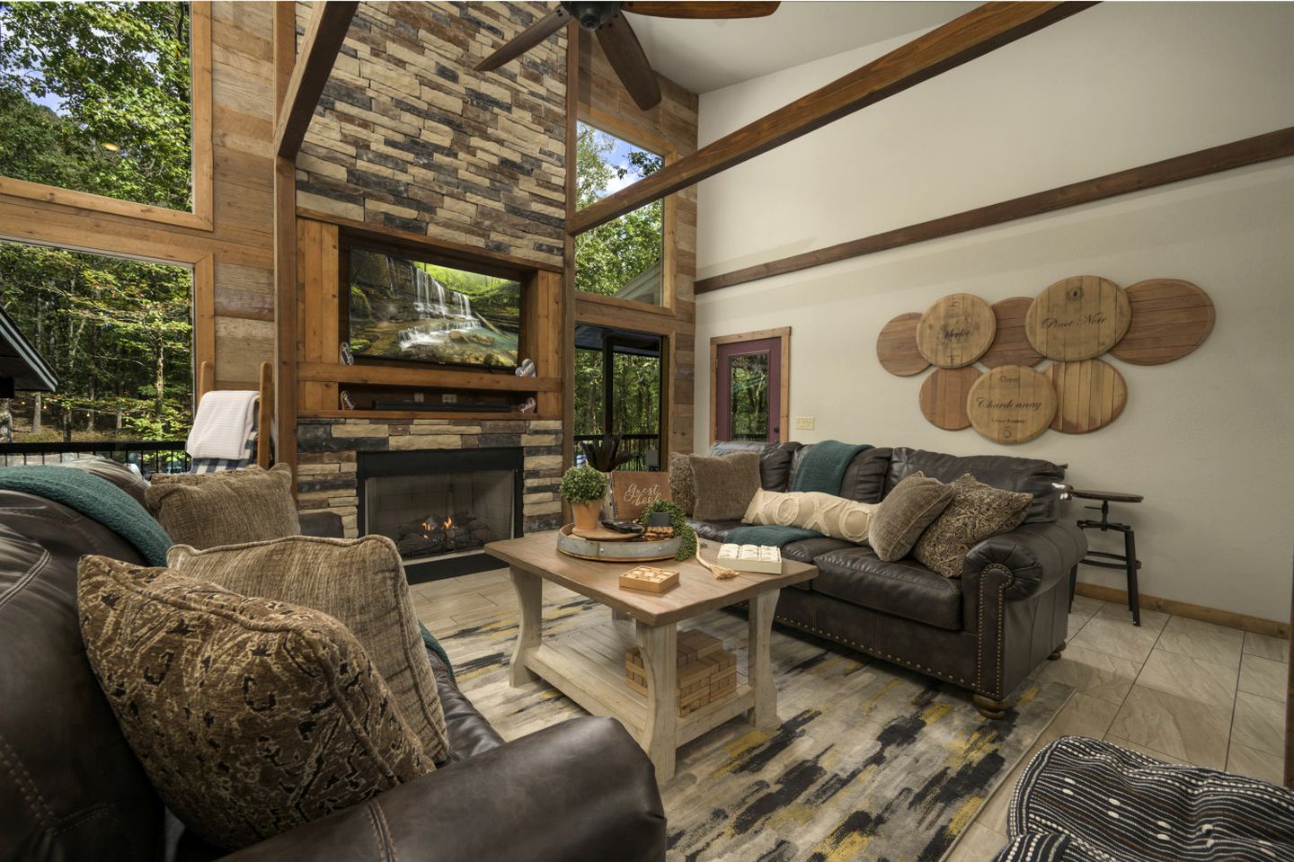 Pet Friendly Paradise in the Southern Hills of Hochatown, Oklahoma, Perfect for a Weekend Escape