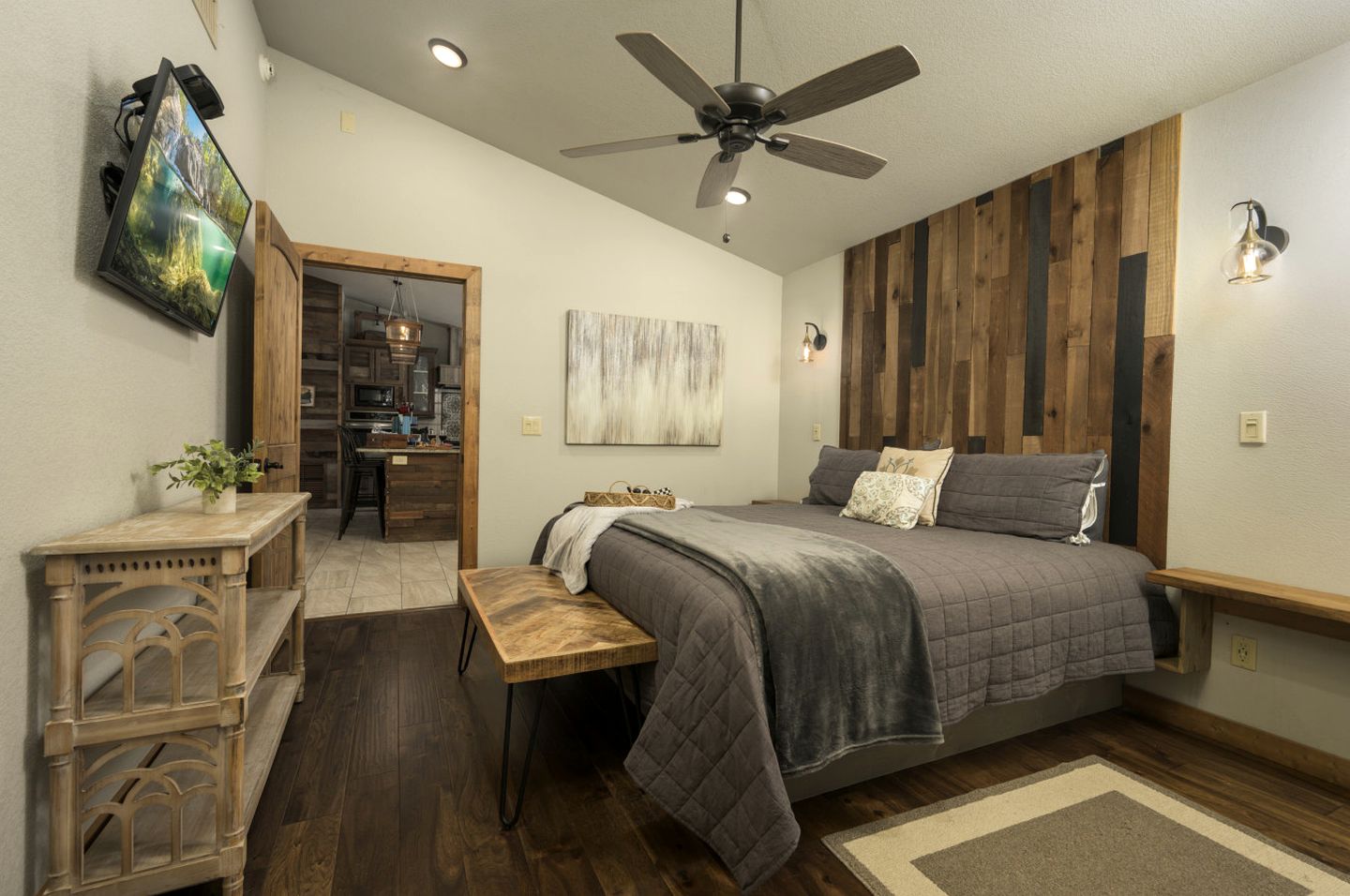 Pet Friendly Paradise in the Southern Hills of Hochatown, Oklahoma, Perfect for a Weekend Escape