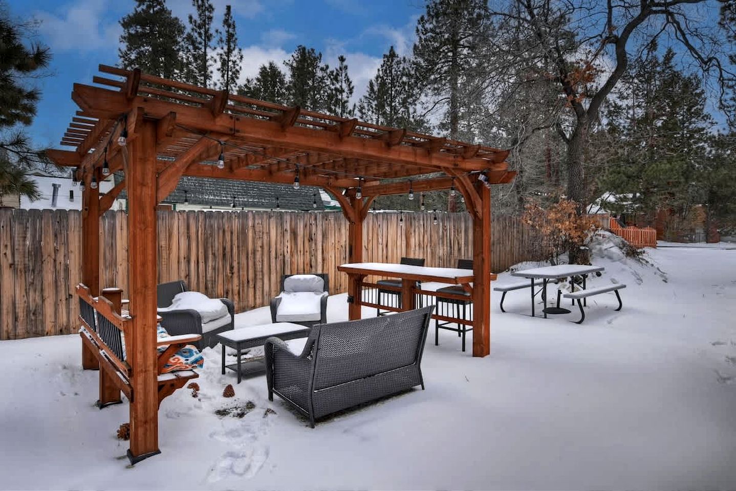 Pet-Friendly Retreat: Cozy Cabin in Sugarloaf, California