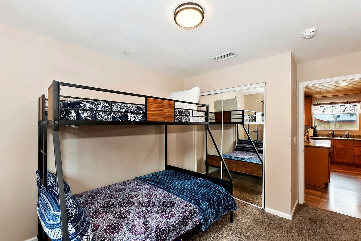 Pet-Friendly Retreat: Cozy Cabin in Sugarloaf, California