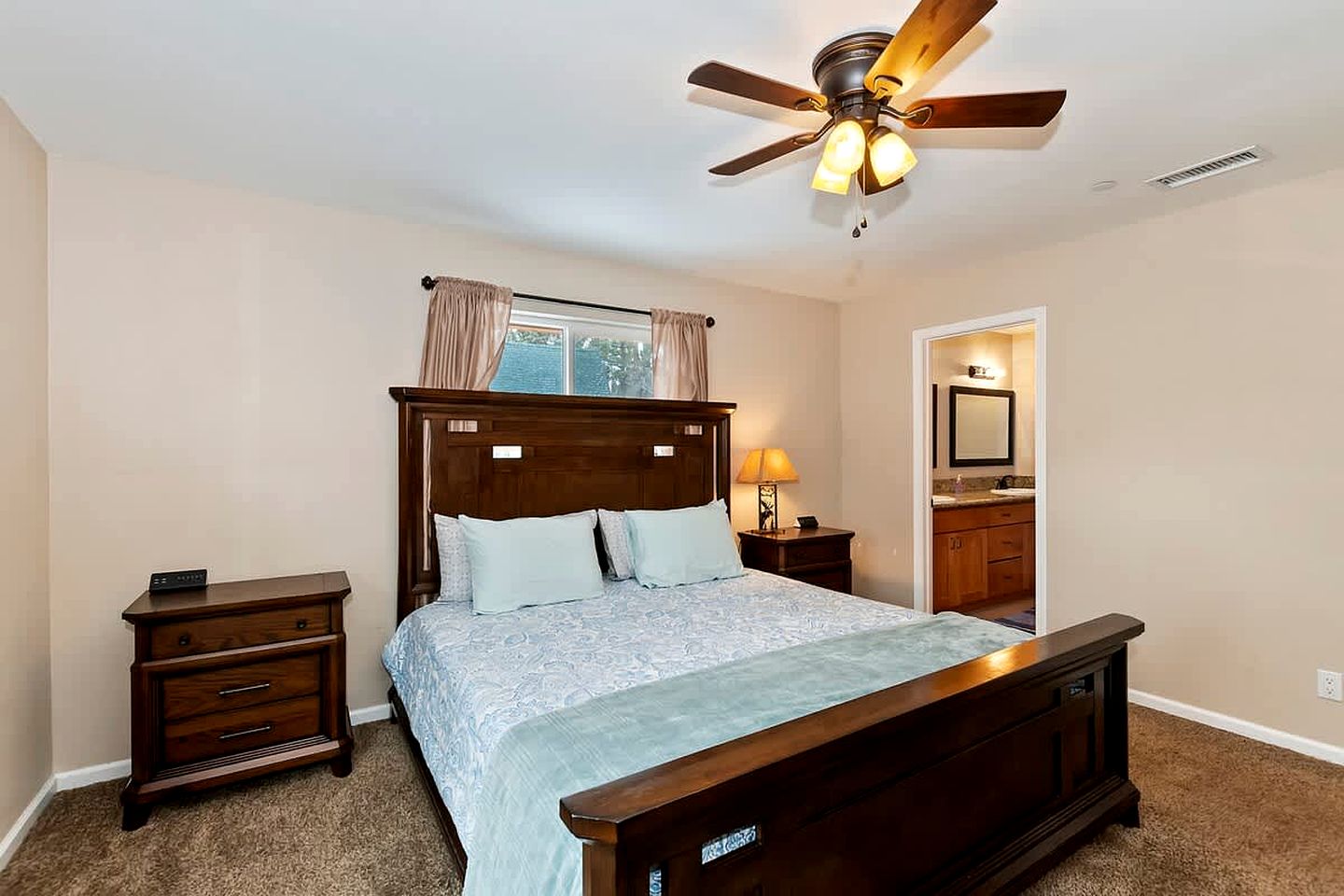 Pet-Friendly Retreat: Cozy Cabin in Sugarloaf, California