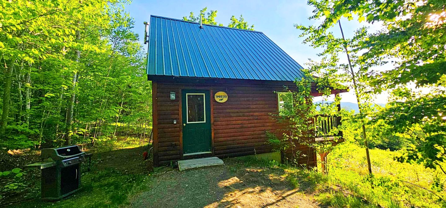 Pet-Friendly Retreat Ideal for a Tranquil Escape in Maine