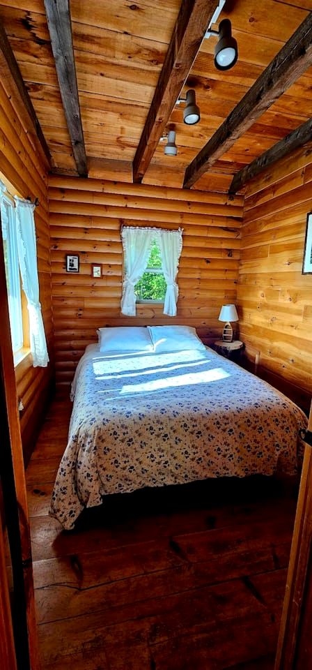 Pet-Friendly Retreat Ideal for a Tranquil Escape in Maine