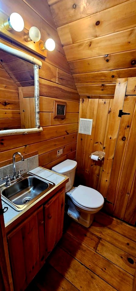 Pet-Friendly Retreat Ideal for a Tranquil Escape in Maine