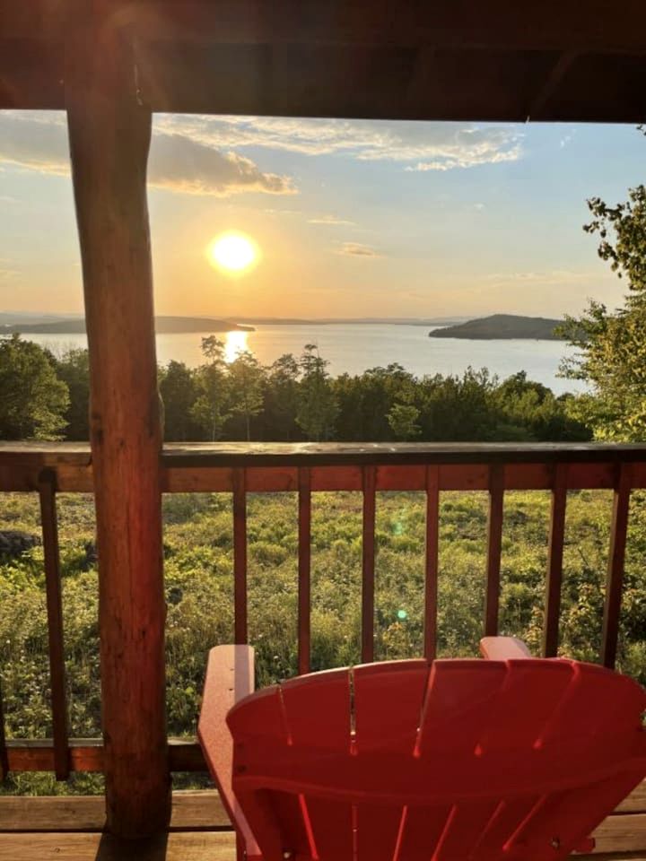 Pet-Friendly Retreat Ideal for a Tranquil Escape in Maine