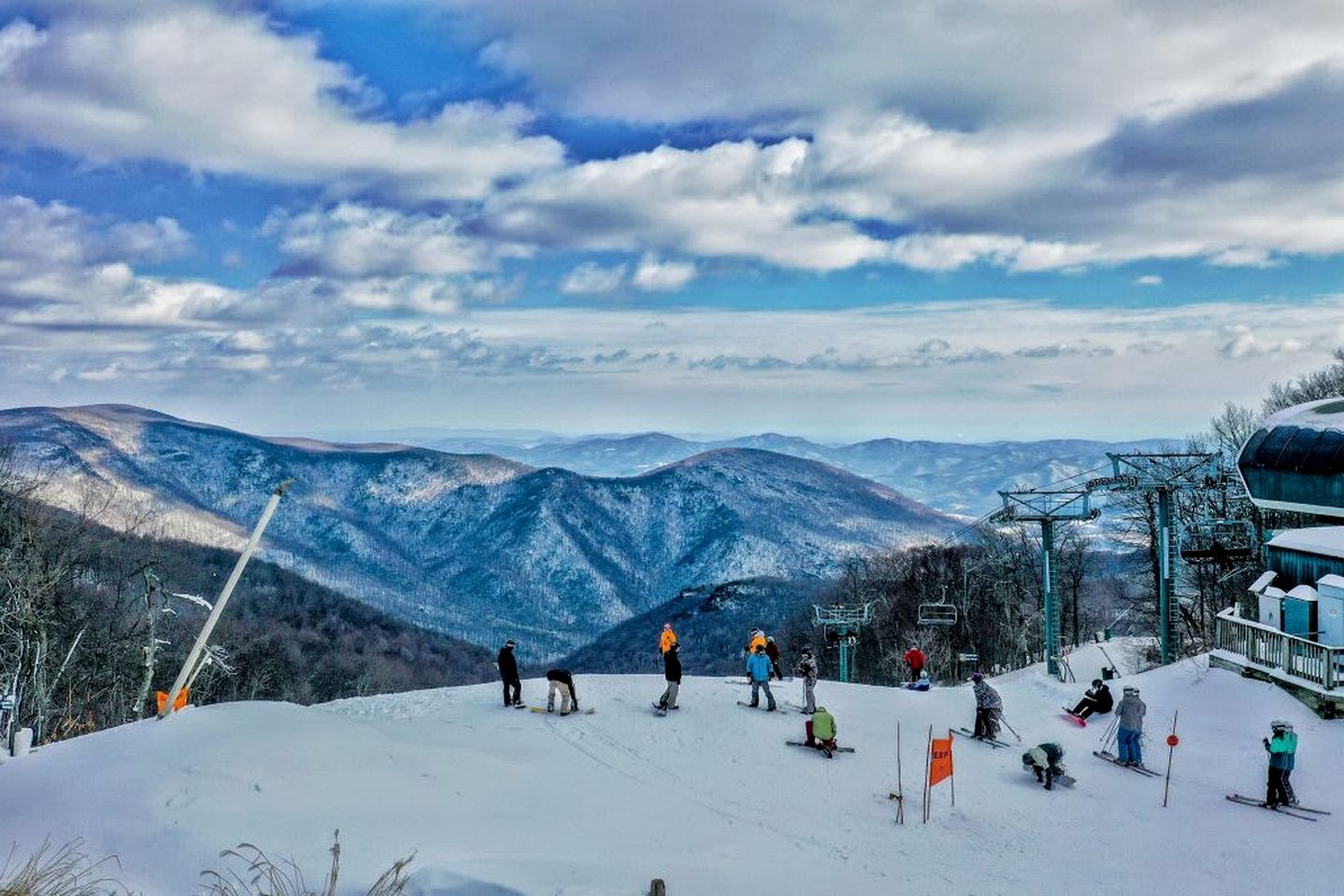 Pet-Friendly Mountain Retreat with Fireplace & Walkable Village Access Near Wintergreen Resort, Virginia