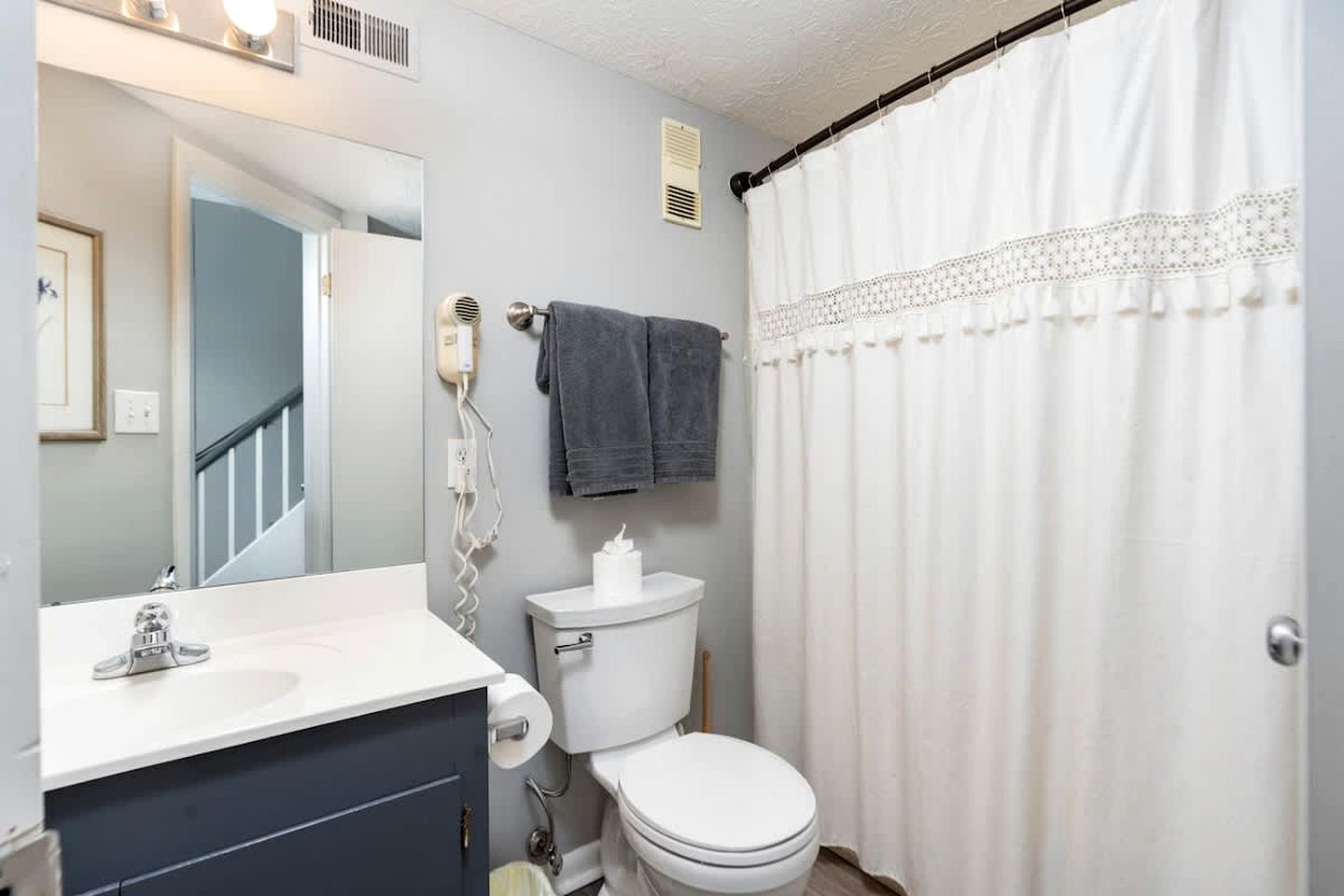 Pet-Friendly Mountain Retreat with Fireplace & Walkable Village Access Near Wintergreen Resort, Virginia