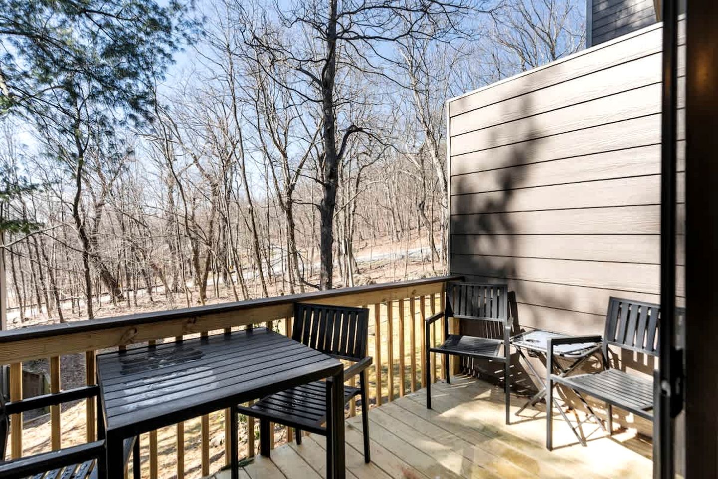 Pet-Friendly Mountain Retreat with Fireplace & Walkable Village Access Near Wintergreen Resort, Virginia