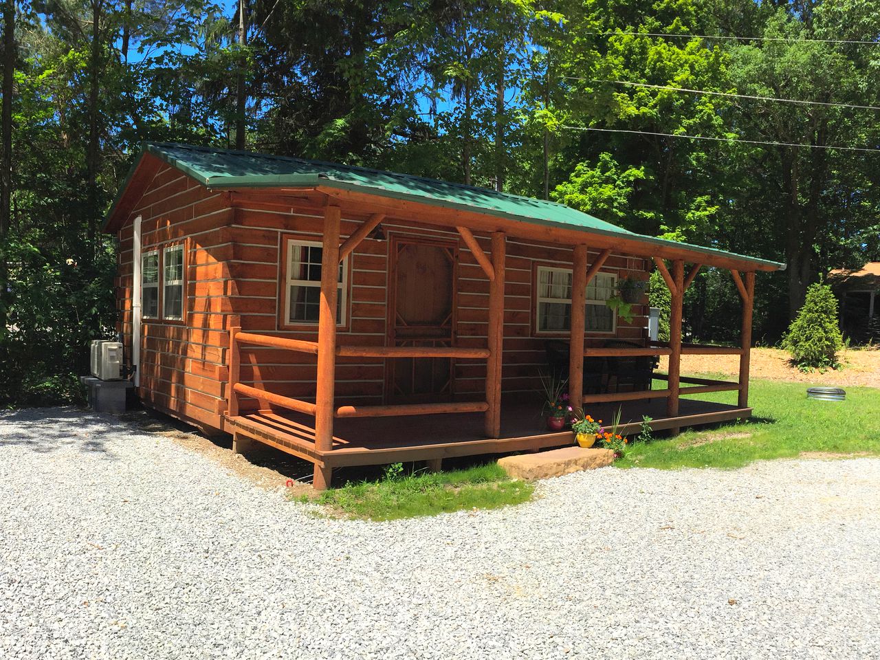 Pet-Friendly Rustic Cabin with Cozy Decor in Harbor Country, Michigan