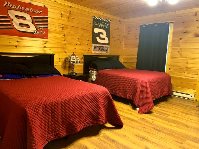 Cabins (United States of America, Monterville, West Virginia)