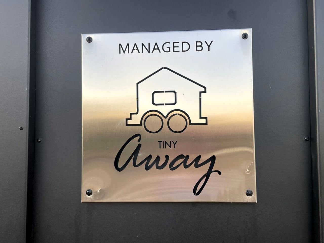 Tranquil, Pet-Friendly Tiny Home Perfect for Couples Glamping in Ulamambri, Australia