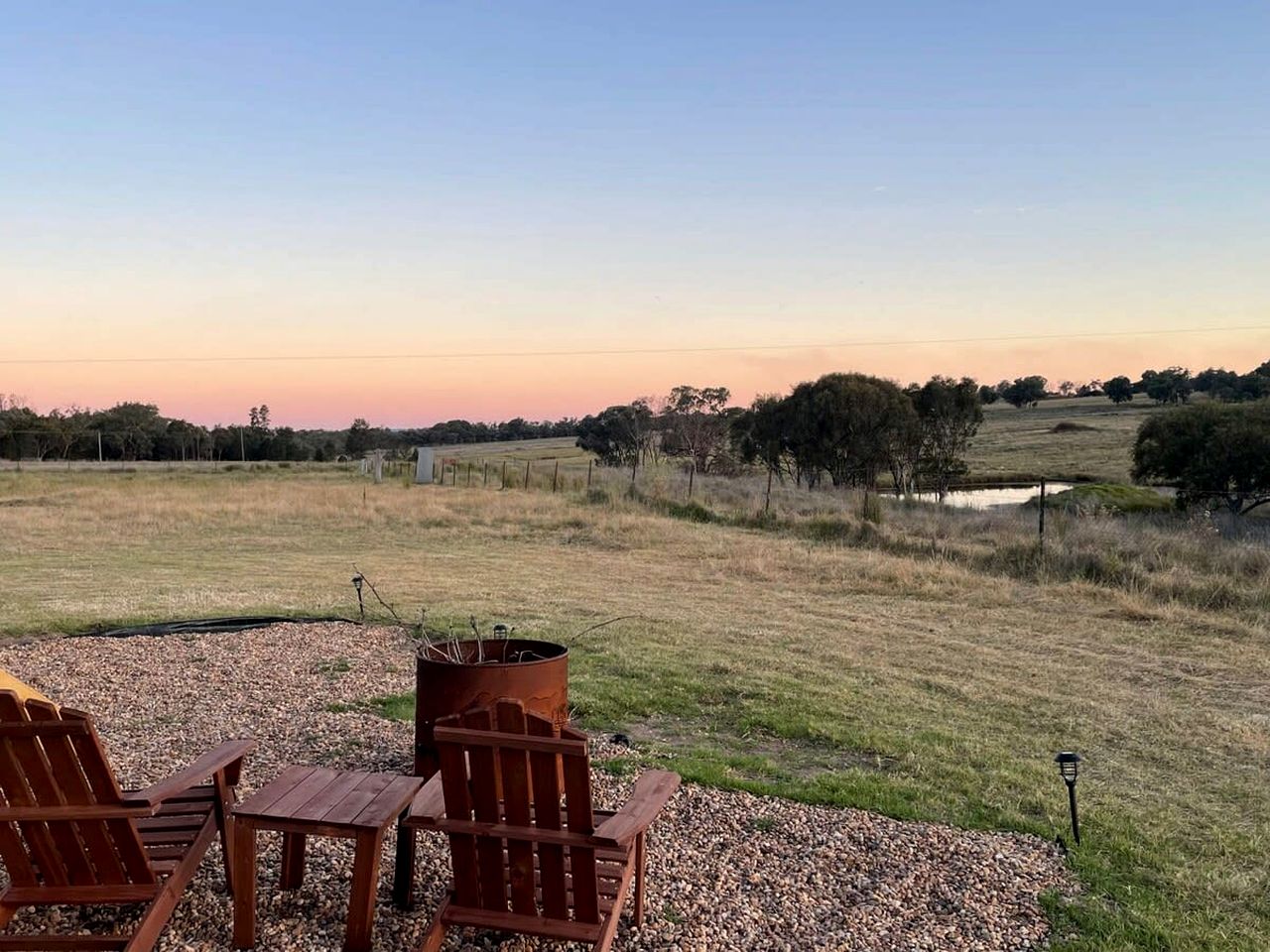 Tranquil, Pet-Friendly Tiny Home Perfect for Couples Glamping in Ulamambri, Australia