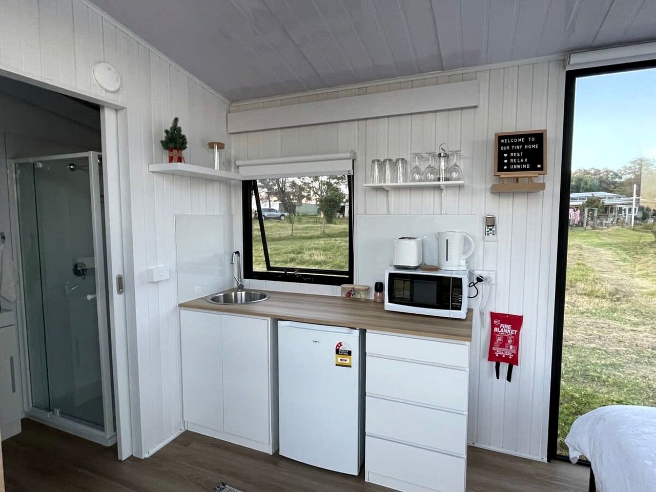 Tranquil, Pet-Friendly Tiny Home Perfect for Couples Glamping in Ulamambri, Australia