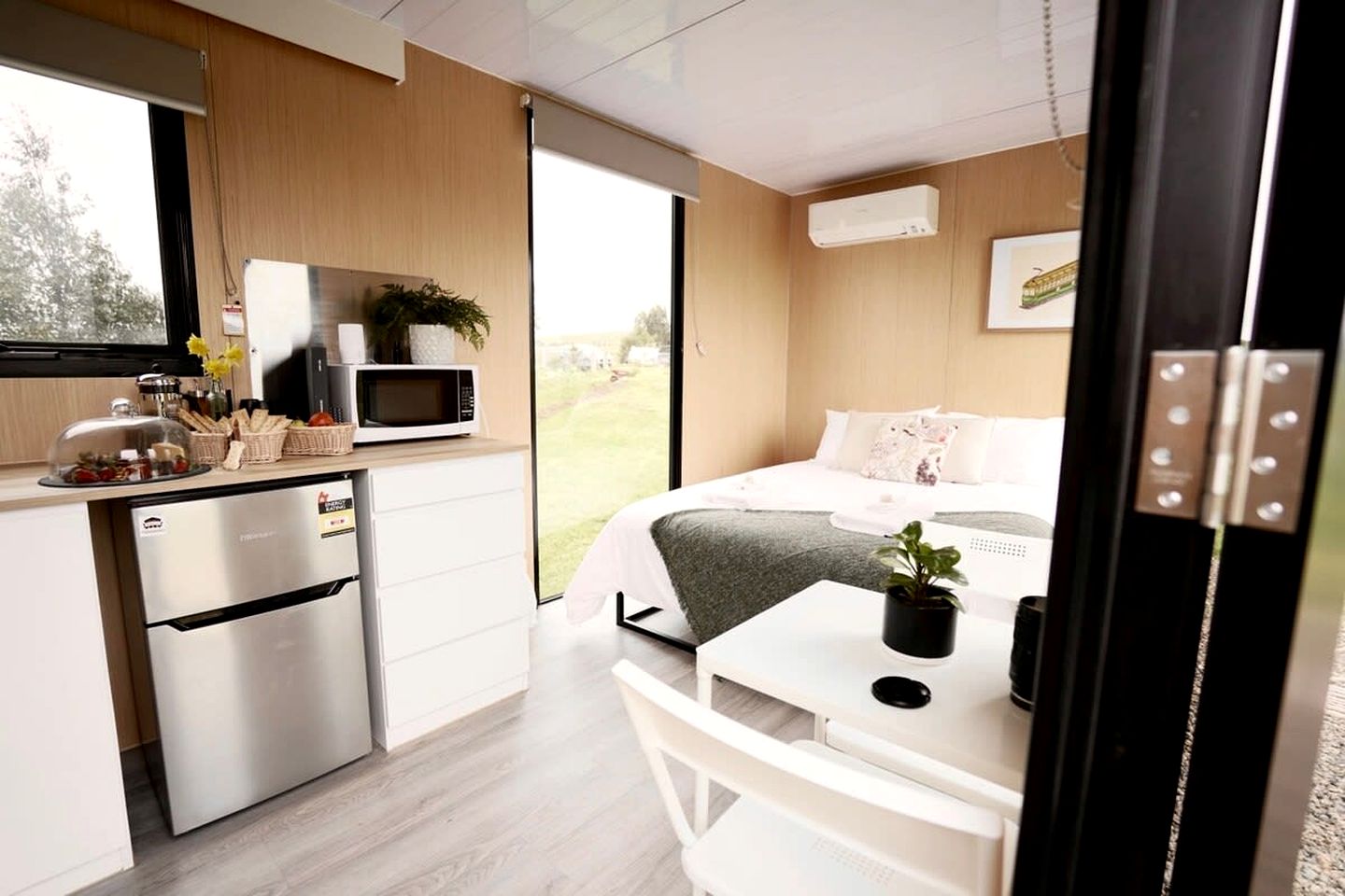 Pet Friendly Tiny Home for a Glamping Getaway outside Melbourne