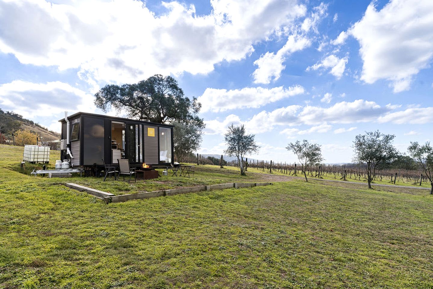 Pet-Friendly Tiny House with Vineyards Views Near Lake George in New South Wales, Australia