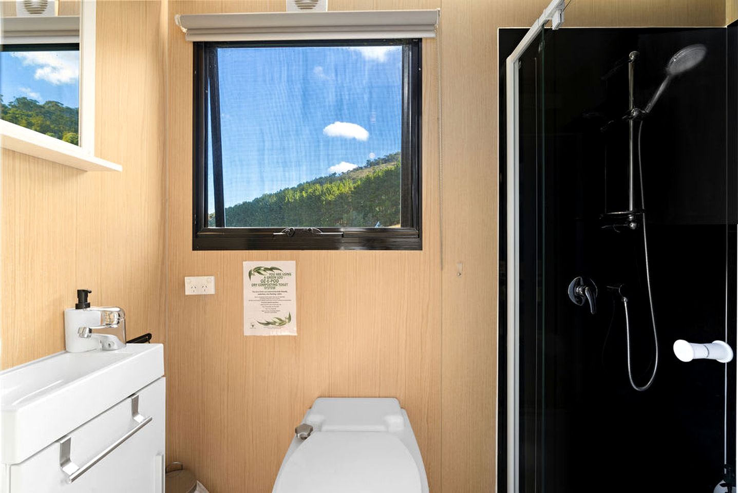 Pet-Friendly Tiny House with Vineyards Views Near Lake George in New South Wales, Australia