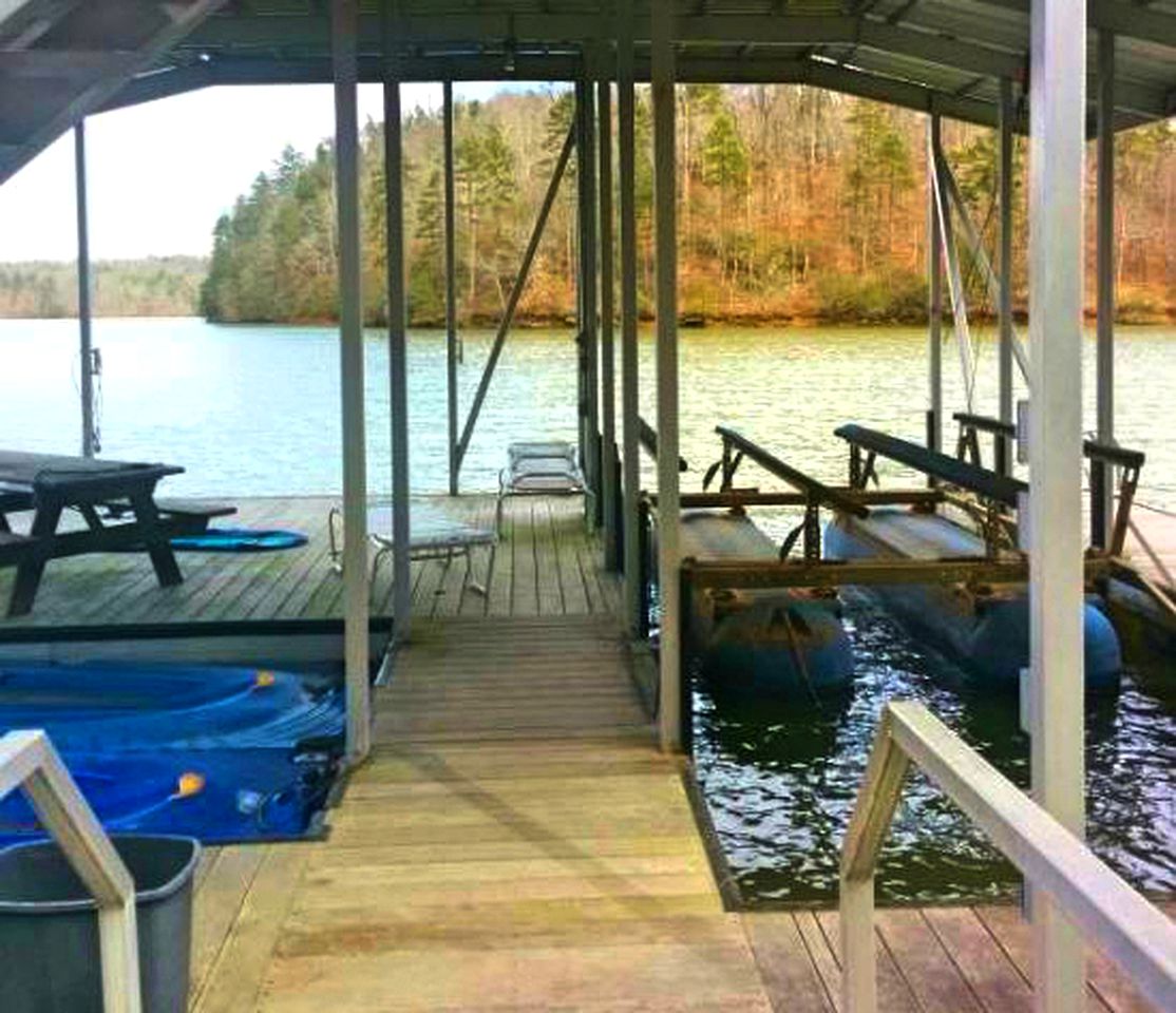 Pet-Friendly Vacation Rental on Lake Lanier in Dawsonville, Georgia