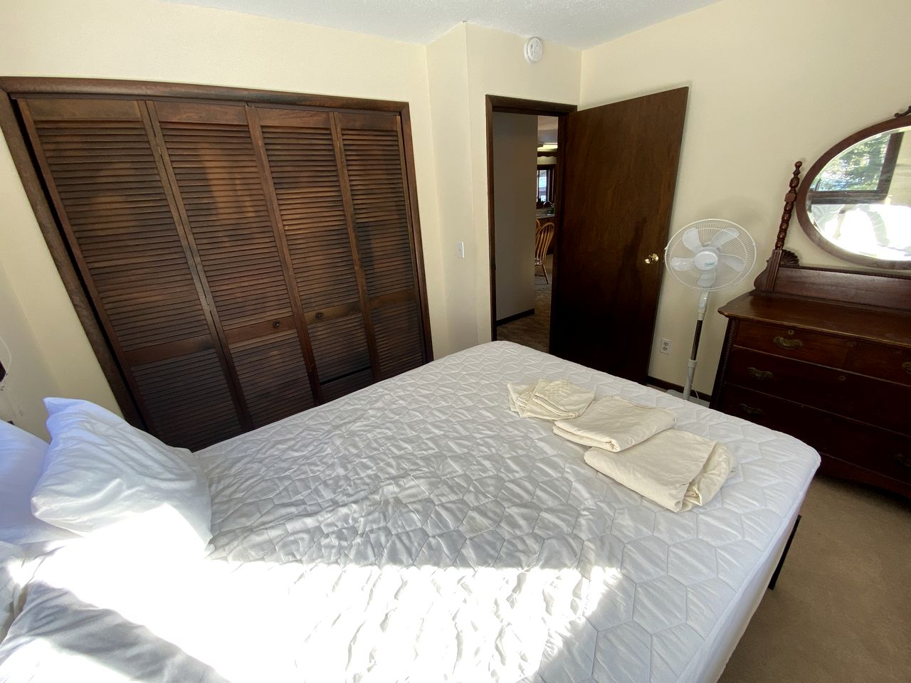 Pet-Friendly, Wonderful Waterfront Family Getaway Cabin with Private Access to Lake Mitchell & Lake Cadillac in Michigan
