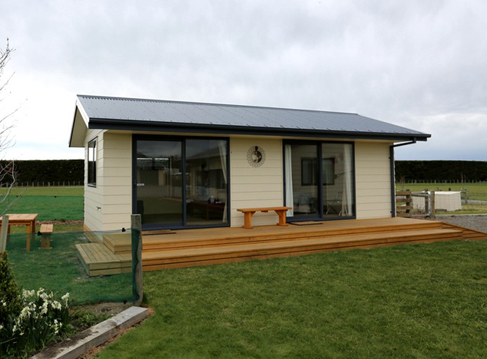 Cottages (Rangiora, South Island, New Zealand)