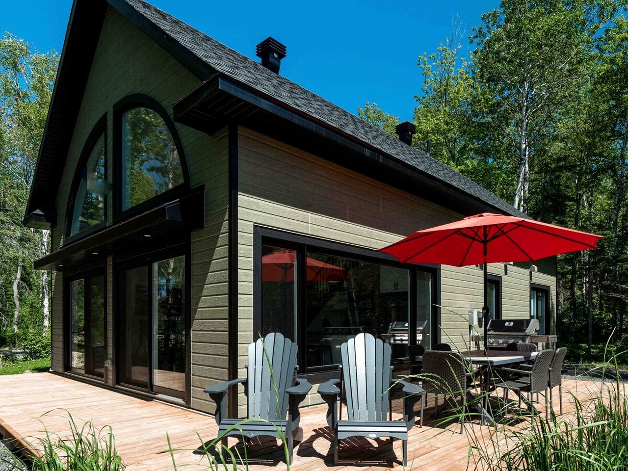 Wonderful Cottage with Sauna, Spa and Private Deck in Quebec