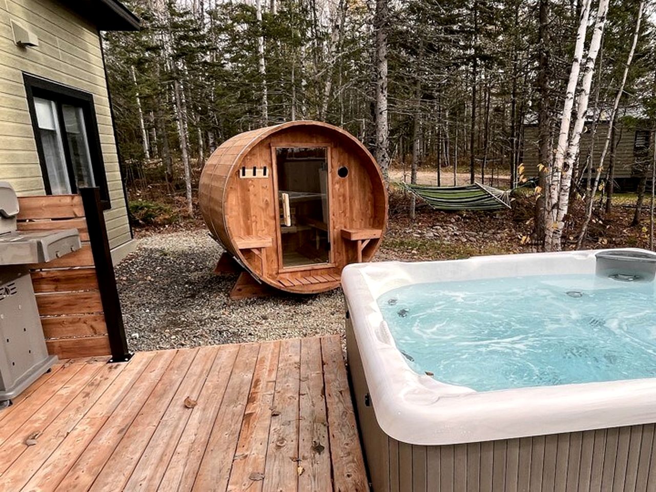 Wonderful Cottage with Sauna, Spa and Private Deck in Quebec
