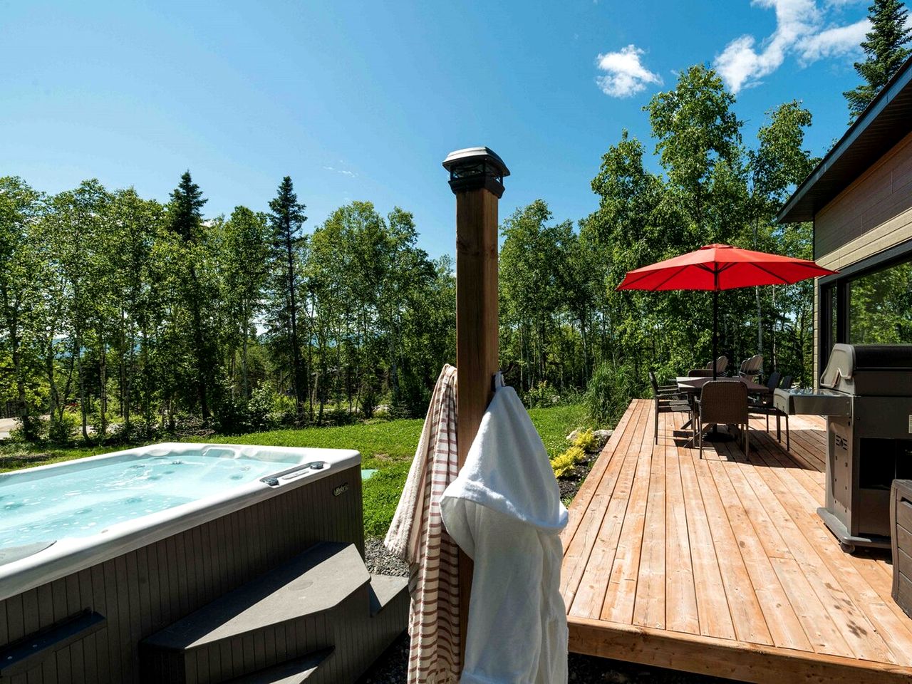 Wonderful Cottage with Sauna, Spa and Private Deck in Quebec