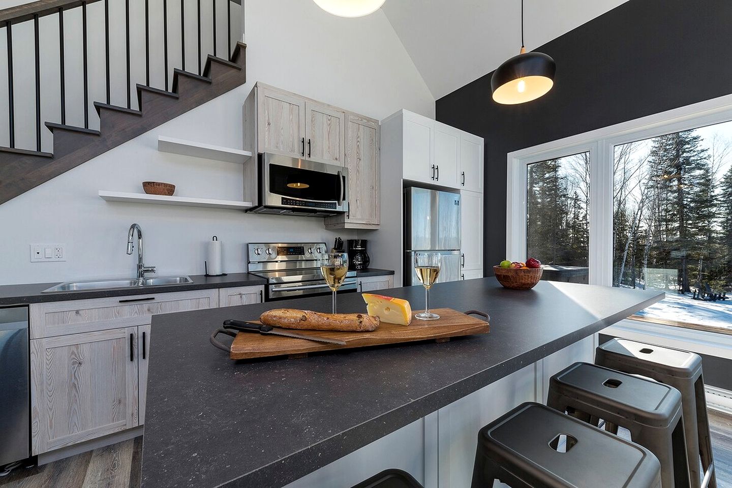 Wonderful Cottage with Sauna, Spa and Private Deck in Quebec