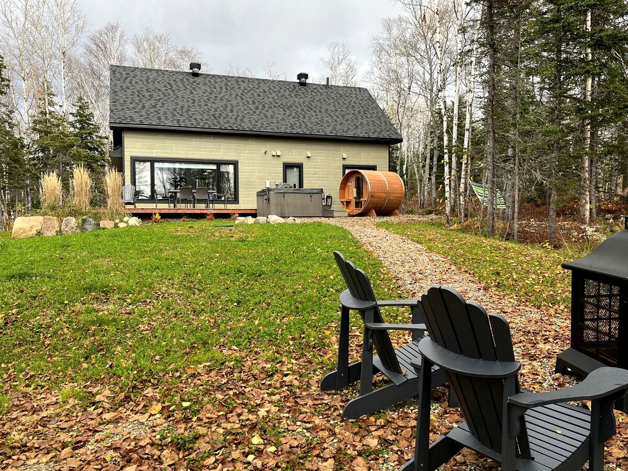 Wonderful Cottage with Sauna, Spa and Private Deck in Quebec