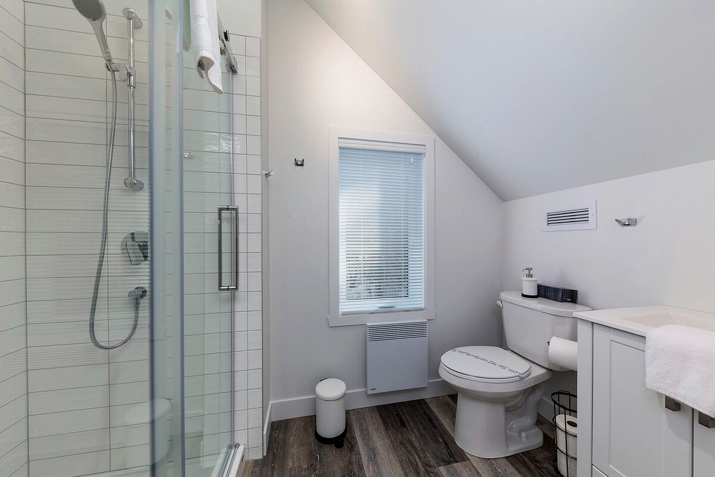 Wonderful Cottage with Sauna, Spa and Private Deck in Quebec