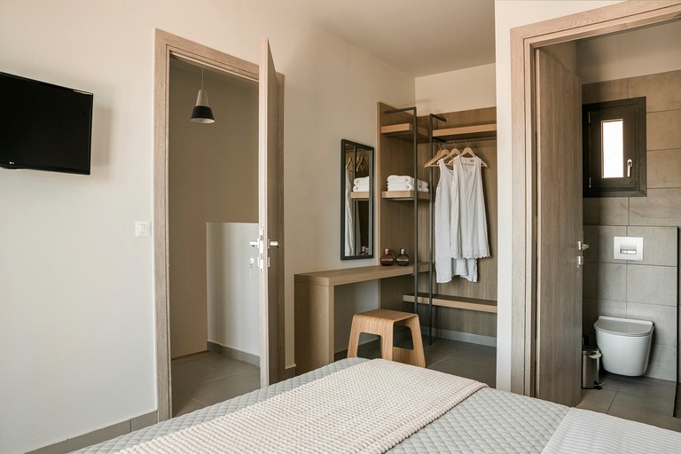 Vacation Rentals (Greece, --, --)
