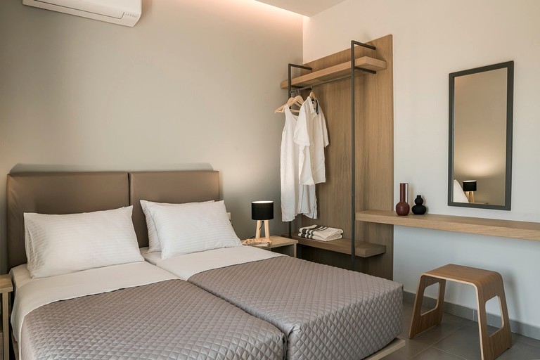 Vacation Rentals (Greece, --, --)